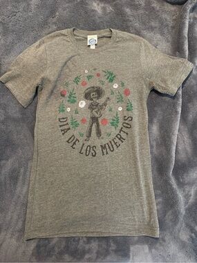 Disney Epcot Grey 'Día de Los Muertos' Tee